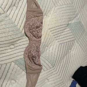 DKNY 36d strapless bra comes with straps